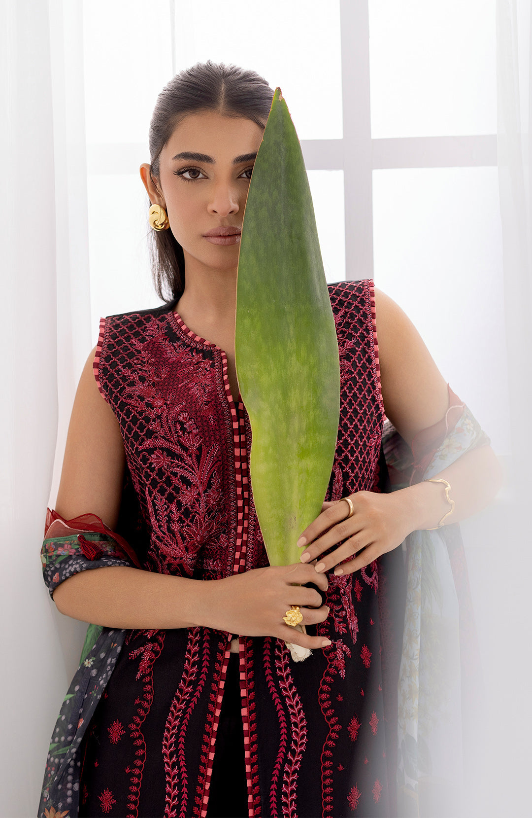 Mavra | 3Pc Lawn Embroidered Suit